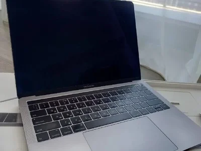MacBook Pro 13 2019 i5 8GB