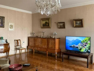 5 room Flat For Sale. Vake