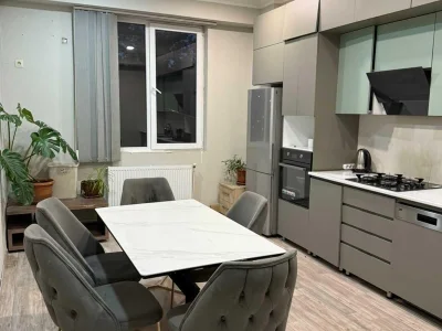West House: 4-комнатная, 150.0 м²