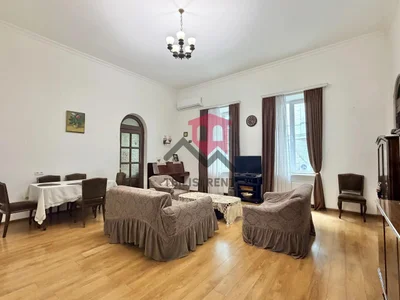 3 комнаты в Чугурети, $800