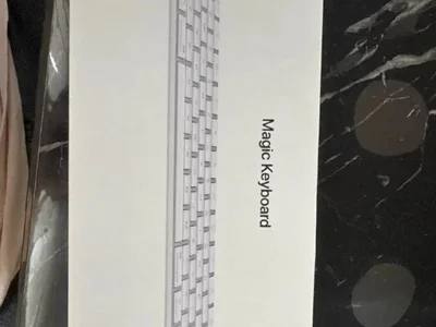 Беспроводная клавиатура Apple Magic Keyboard