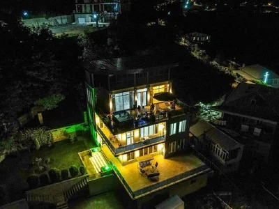 Дом 240 кв.м, 4 спальни, $3500