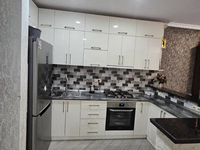 3-комнатная квартира, 60 м², $700