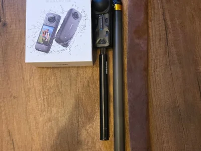 Insta360 X4 с моноподом