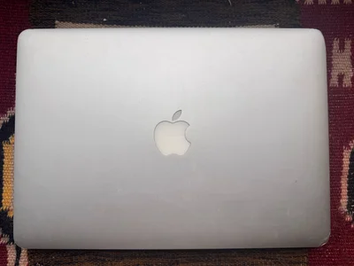 MacBook Air 13" (Intel Core i5, 4GB RAM, 128GB SSD)