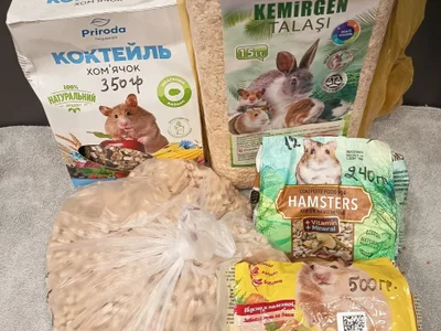 Корм и опилки для хомяка
