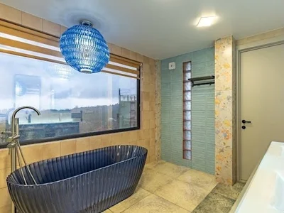 2-этажный дом, 2 спальни, $3000