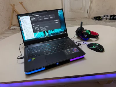 Игровой ноутбук MSI Cyborg с аксессуарами