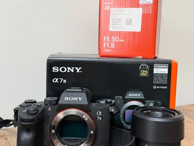 Sony A7 III +
