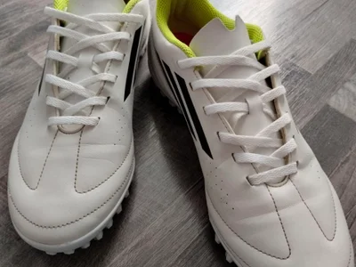 Футбольные бутсы Adidas Deportivo III TF