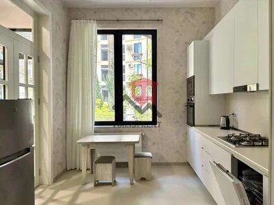 5-комнатная квартира, 140 м², $2000