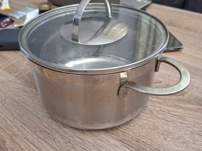 Кастрюля и посуда