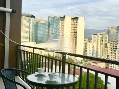 3-комнатная квартира, 65 м², $700