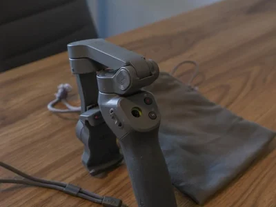 Стабилизатор для смартфона DJI OSMO Mobile 3