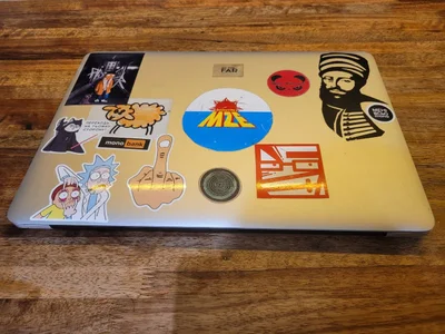 Нерабочий Macbook Pro на запчасти