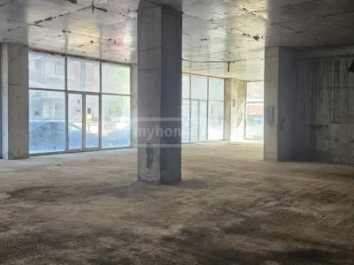 Целое здание коммерческой площади в районе Старого Батуми