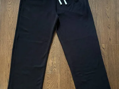 Новые с бирками флисовые штаны свободного кроя Old Navy (сестринский бренд Gap) Baggy Rotation Sweatpants размера M. Может подойти на L за счет свободного фита. Мне не подошли по стилю. Отличный состав - 80% хлопок. Сделаю замеры по запросу