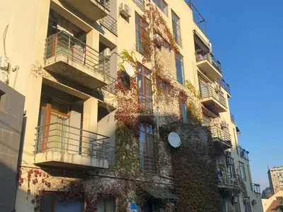 4-комнатная квартира в Тбилиси
