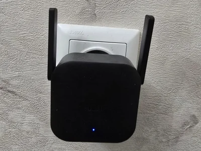 Репитер Xiaomi Mi Wi-Fi Extender Pro
