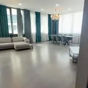 Axis Towers: Студия, 165,0 м²