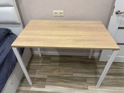 стол.