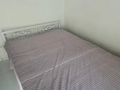 Кровать с матрасом 150х200 с кованым изголовьем