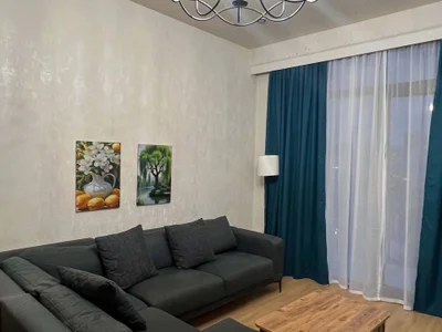 1+1 у парка 6 Мая, $600