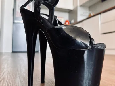 Стрипы-тройки Pleaser р. 37-38 черный лак
