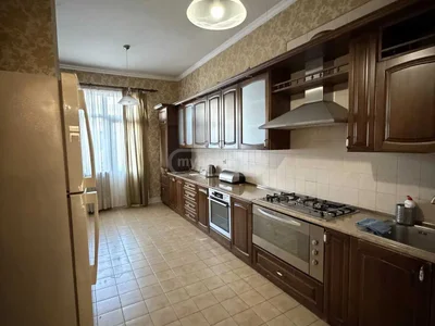 8 room Flat For Rent. Saburtalo