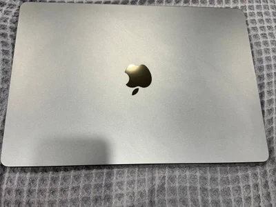 MacBook Air M2 15" (8/256 ГБ)