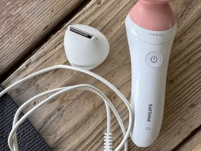 Женская безпроводная электрическая бритва Philips SatinShave