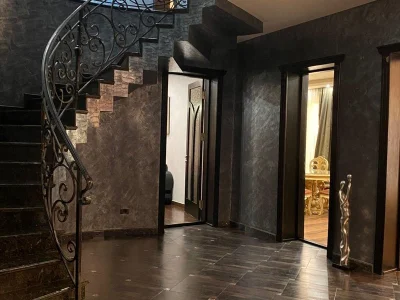 Улица Зураба Горгиладзе, 37: 5-комнатная, 370,0 м²