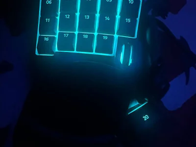 Razer Tartarus V2.