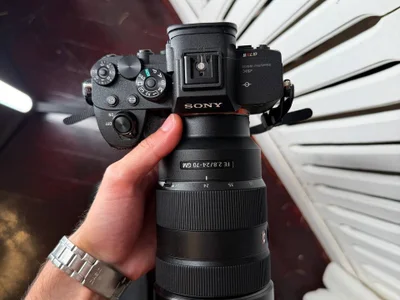 Фотоаппарат Sony Alpha 7R IV с объективом