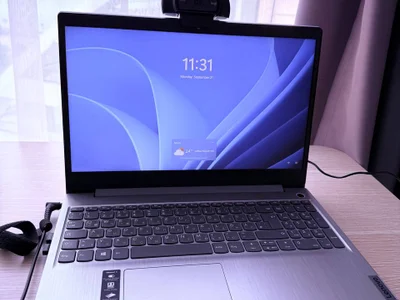 Ноутбук Lenovo IdeaPad 3 с веб-камерой Logitech