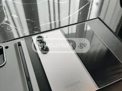 Мобильный телефон Samsung
