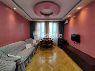 1+1 возле парка 6 Мая, $450