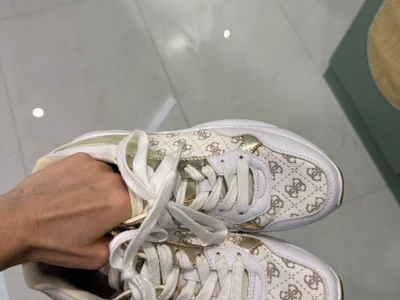 Кроссовки GUESS
