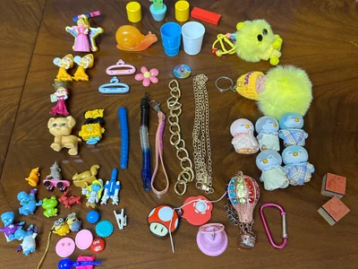 Игрушки, киндер сюрприз, брелоки