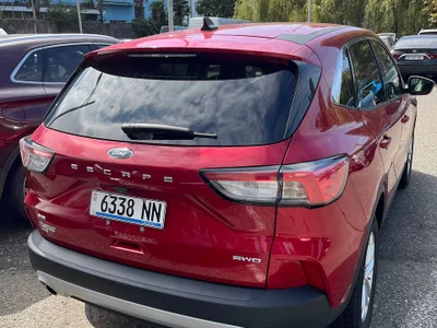 Автомобиль Ford Escape SE AWD