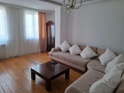 2+1 в Старом городе до июня, $950