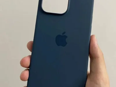 Чехол на iPhone 14