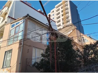 Частный дом на 8 комнат в Старом районе Батуми, Батуми