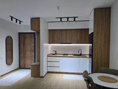 1+1 на улице Згвиспири, $700