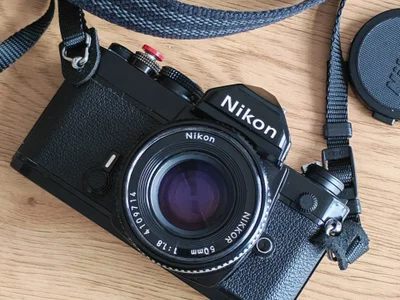 Плёночный фотоаппарат Nikon FM с объективом Nikkor AI-S 50mm F1.8