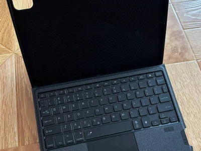 Чехол клавиатура Magtouch iPad