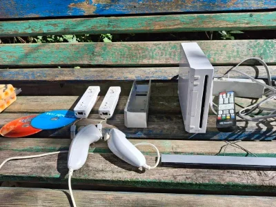 Nintendo Wii с аксессуарами на запчасти/восстановление