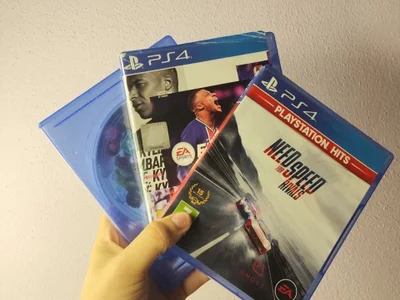 PS4 pro (Cuh-7208b)