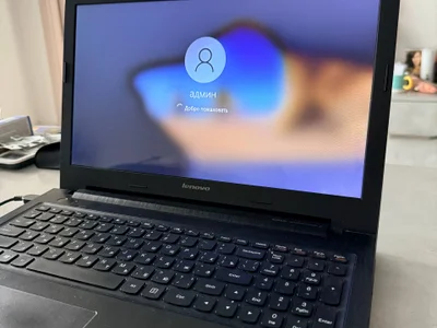 Ноутбук LENOVO с мышкой
