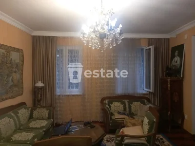 Просторная 3+1 в частном доме, Чолокашвили 78, $900
